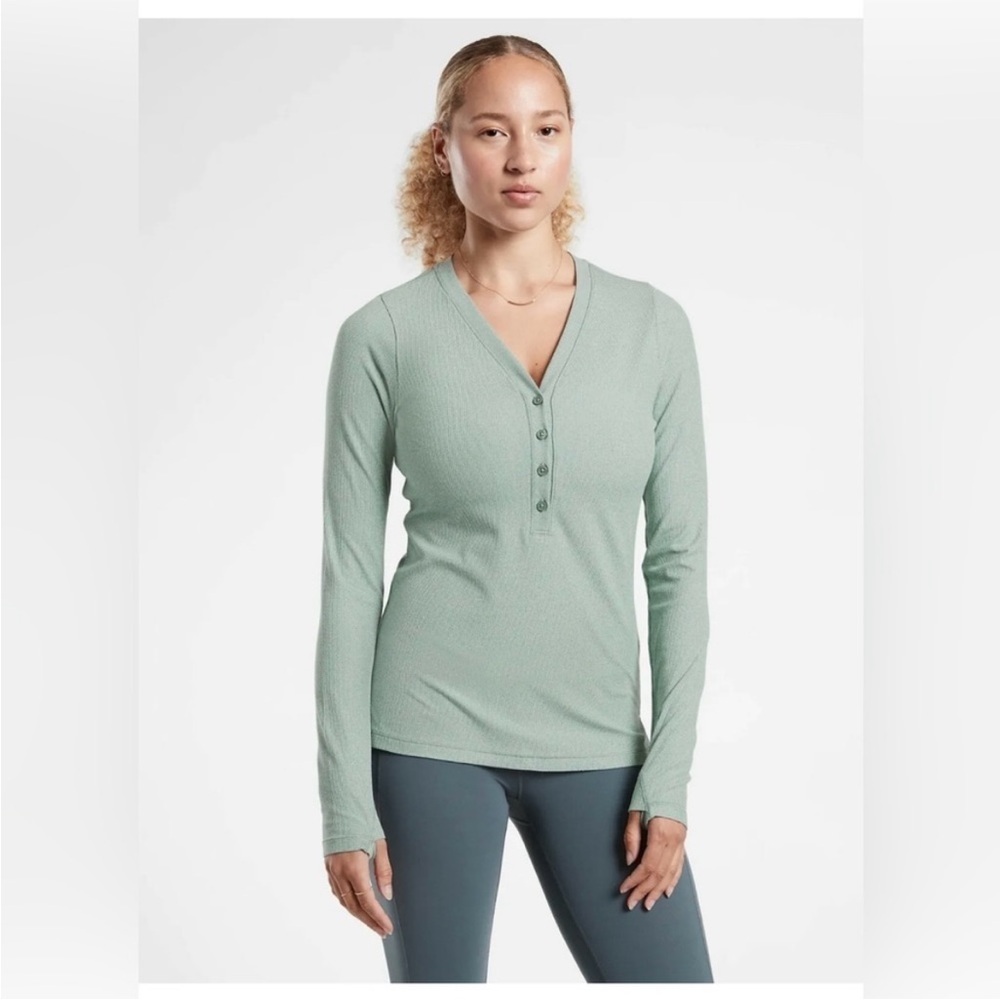 Athleta Uptempo Ribbed V-neck Stretchy Long Sleeve Ribbed Henley Top S/981737